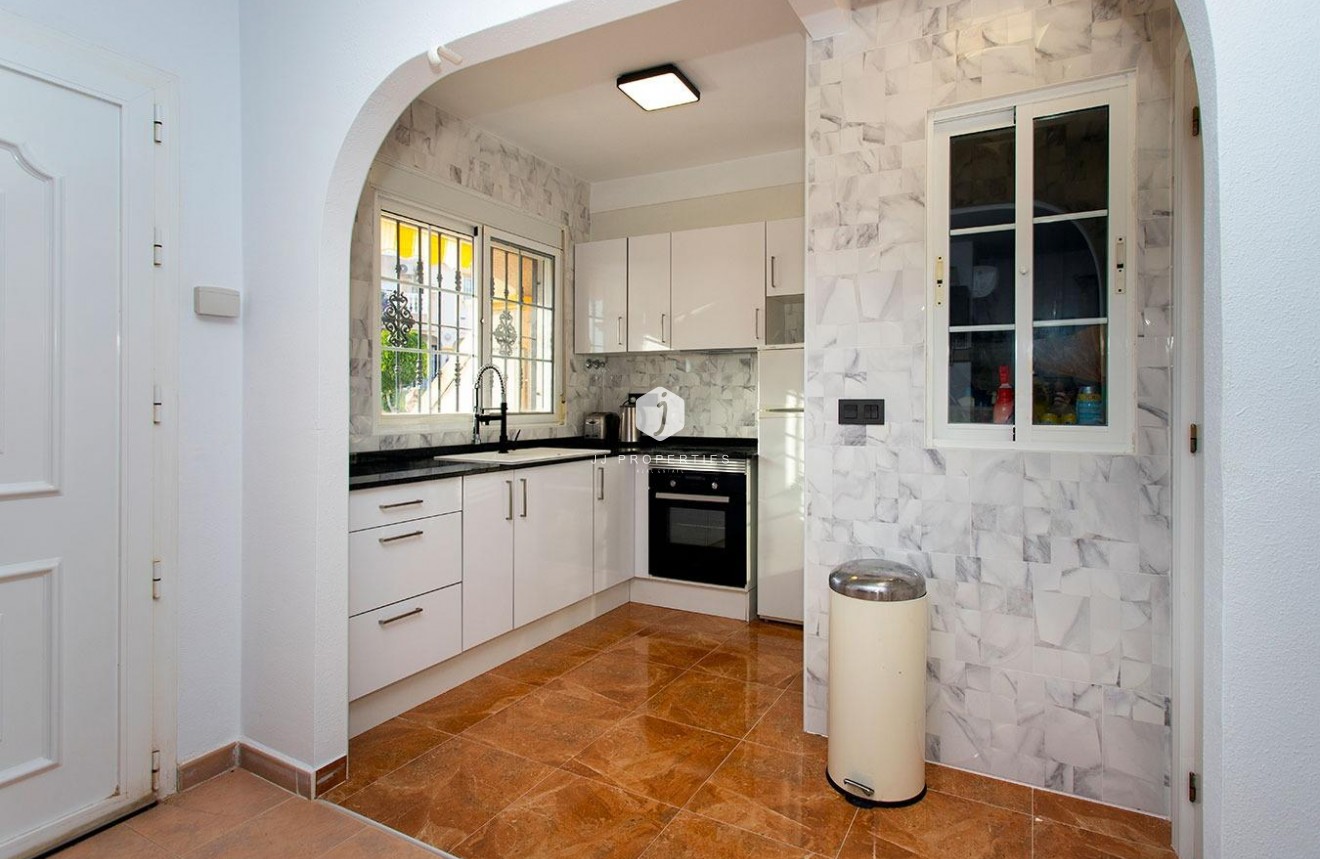 Resale - Chalet -
Orihuela Costa - Las Filipinas