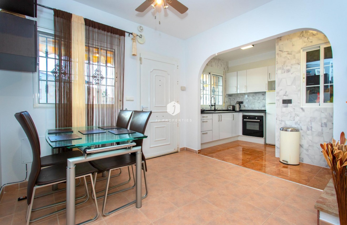 Resale - Chalet -
Orihuela Costa - Las Filipinas