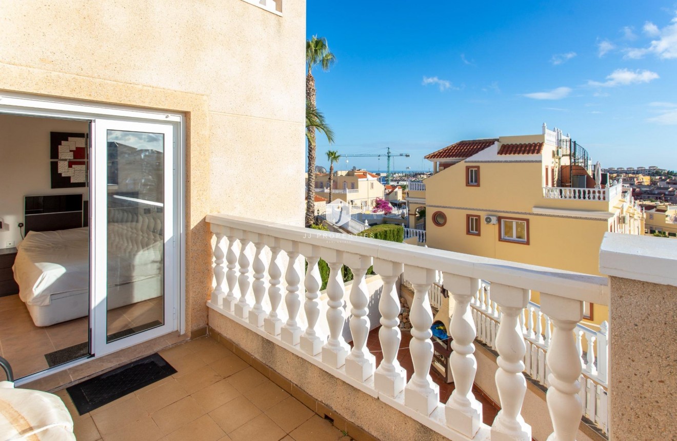 Resale - Chalet -
Orihuela Costa - Las Filipinas