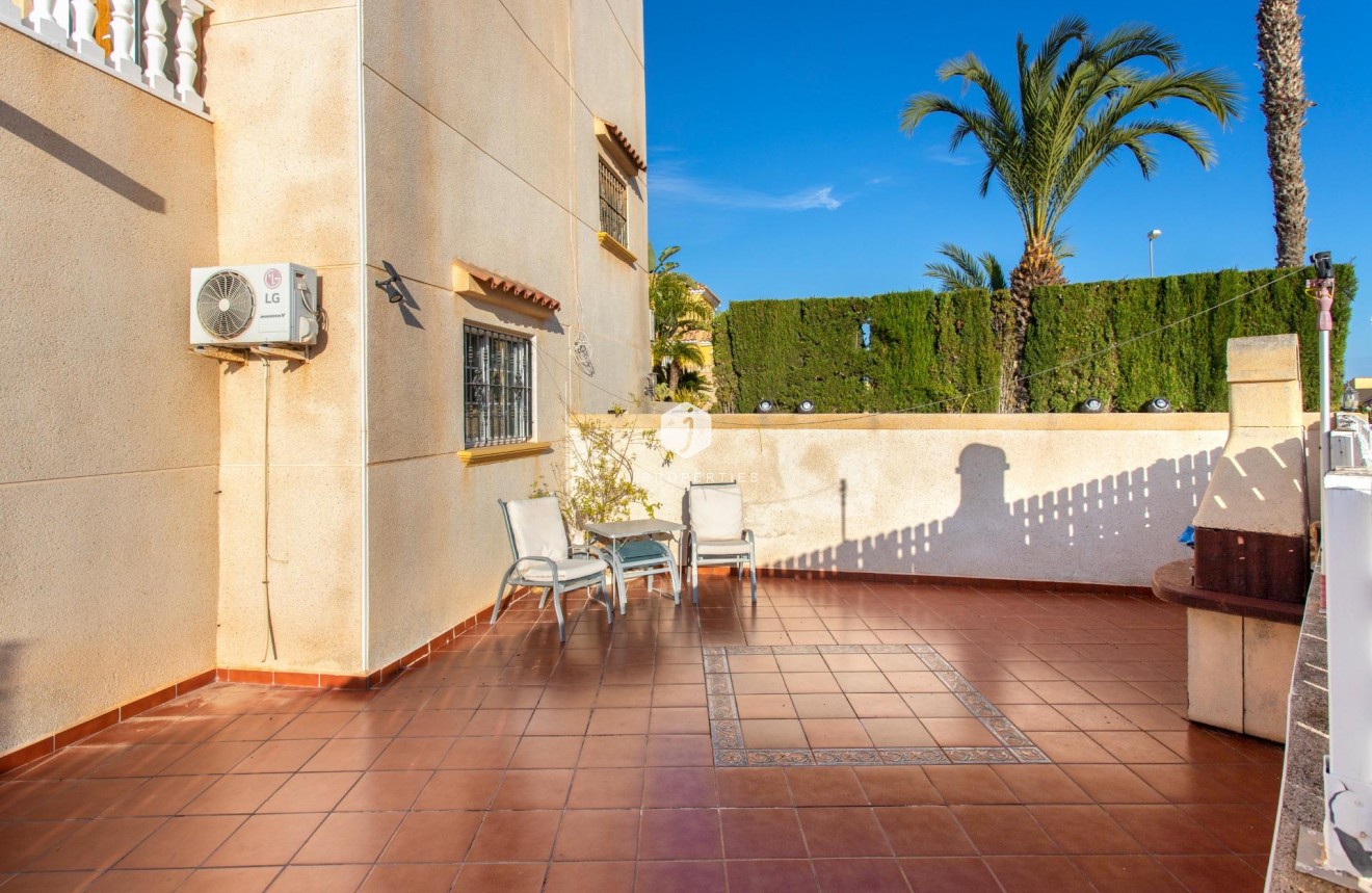 Resale - Chalet -
Orihuela Costa - Las Filipinas