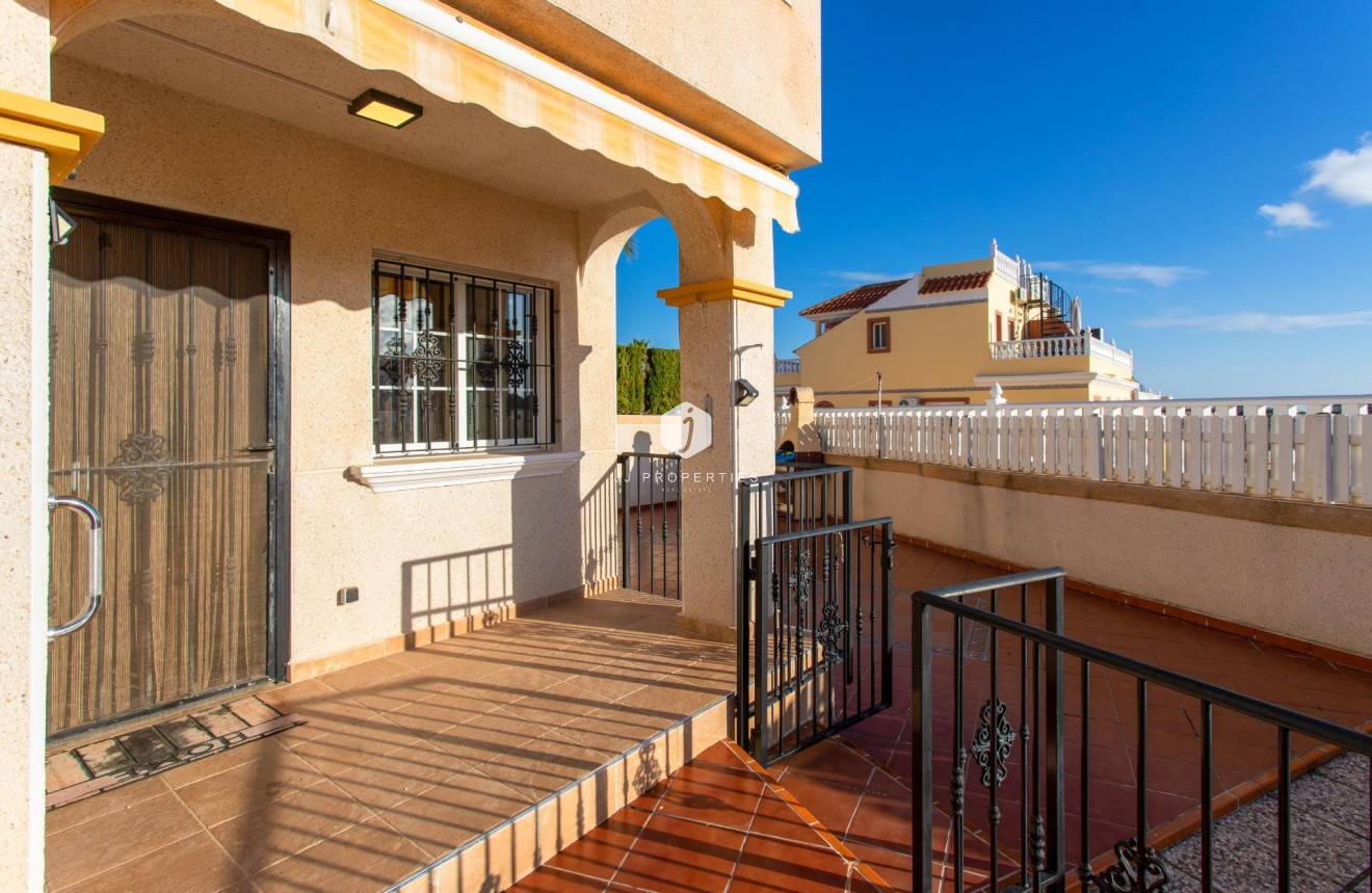 Resale - Chalet -
Orihuela Costa - Las Filipinas