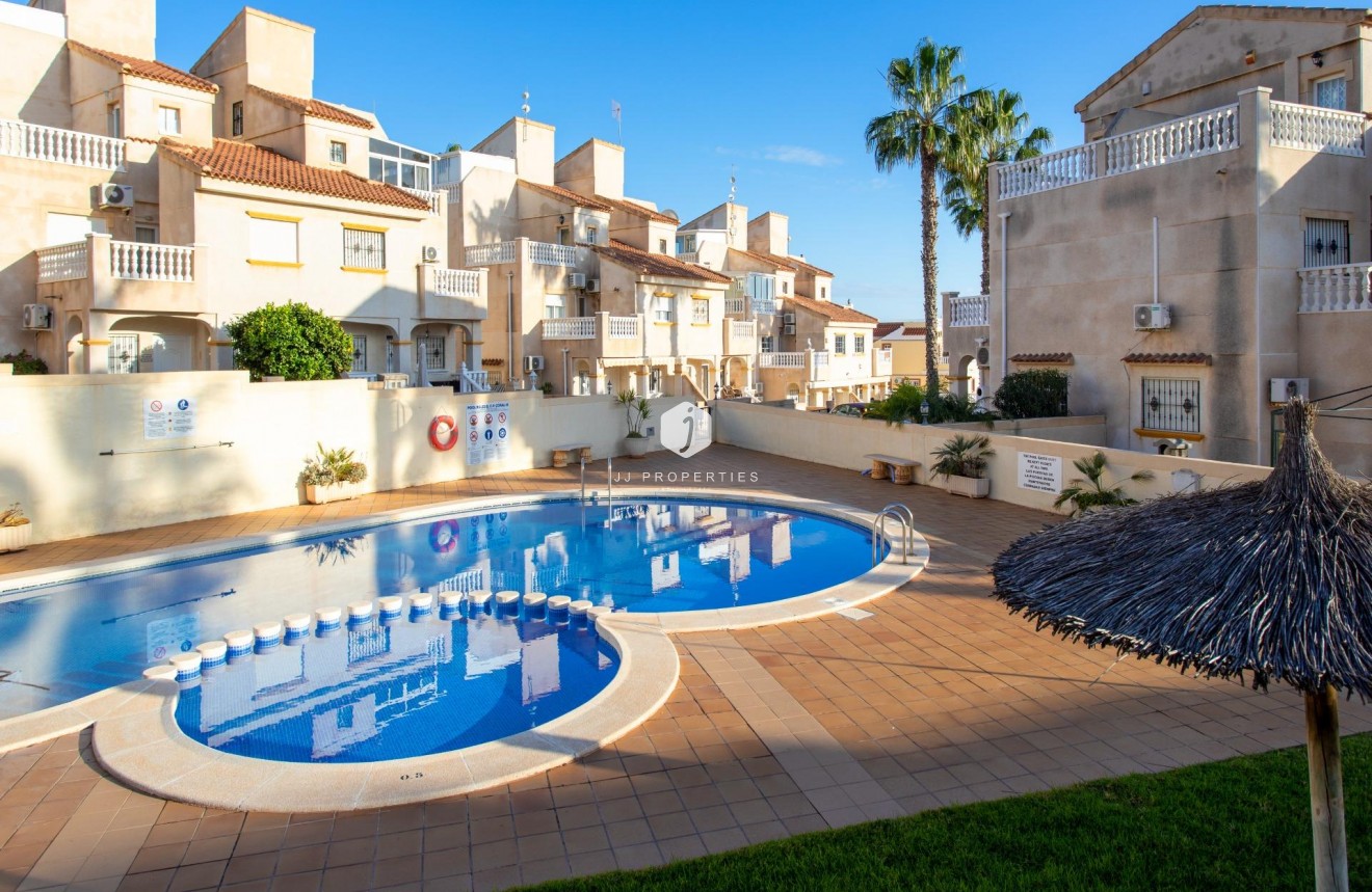 Resale - Chalet -
Orihuela Costa - Las Filipinas