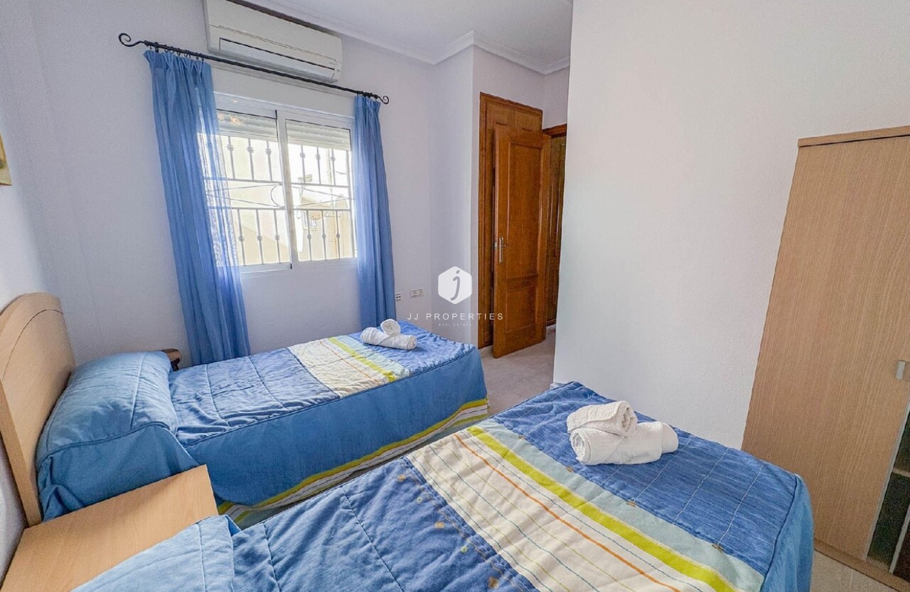 Resale - Apartment / flat -
Los Altos - Costa Blanca