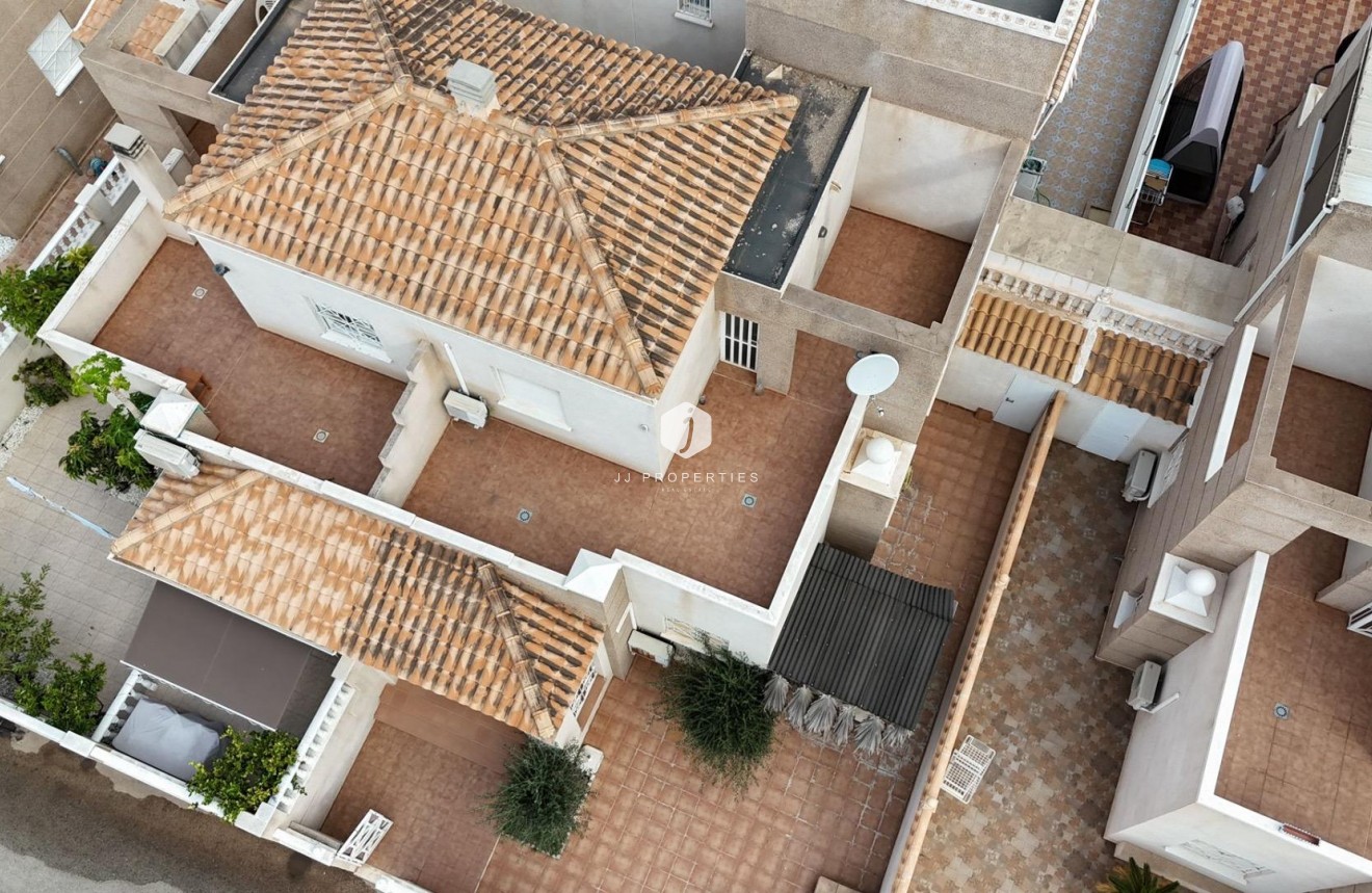 Resale - Chalet -
Torrevieja - aguas nuevas