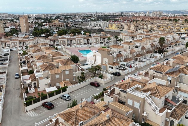 Resale - Chalet -
Torrevieja - aguas nuevas