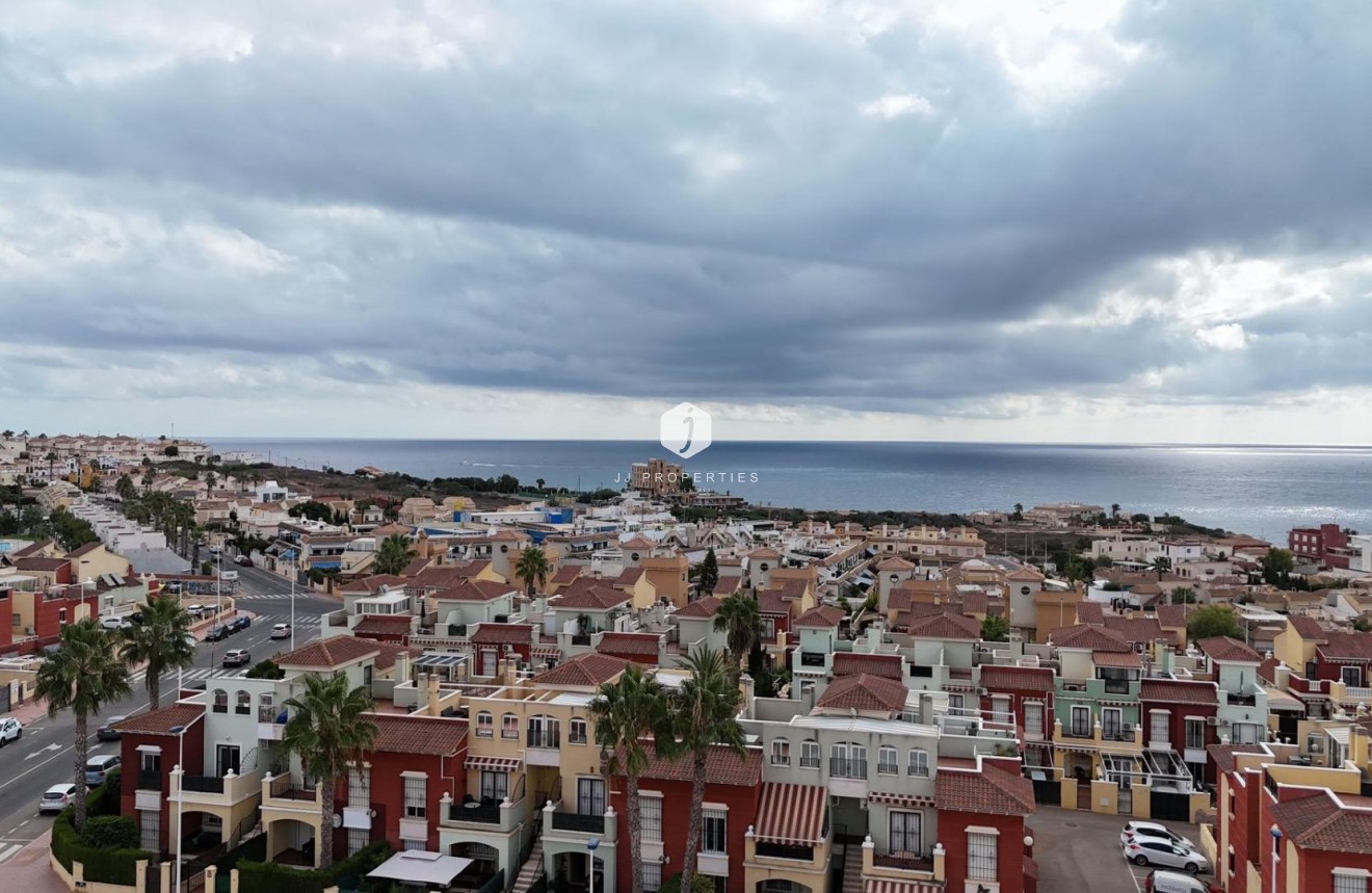 Resale - Chalet -
Torrevieja - aguas nuevas