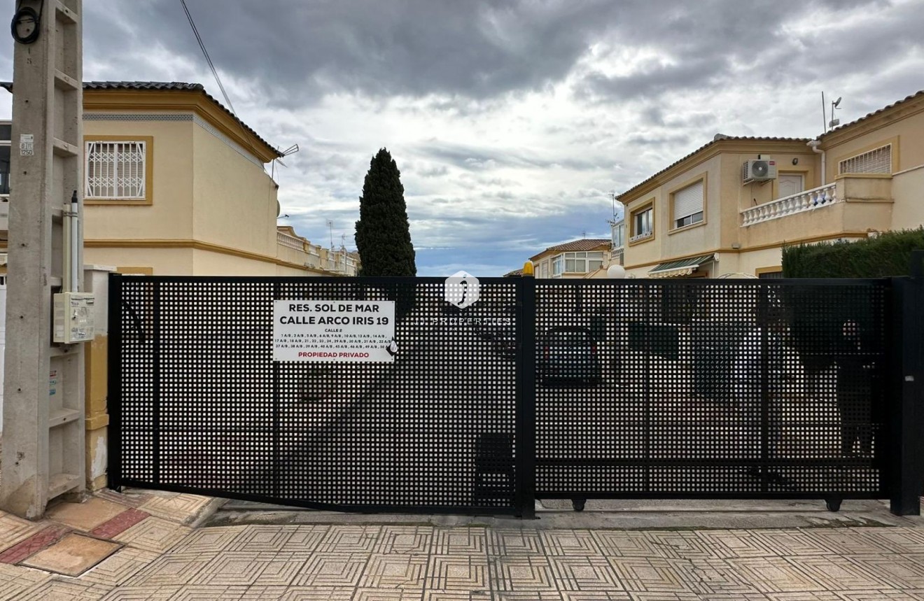 Resale - Bungalow -
Orihuela Costa - Los Almendros-la Florida