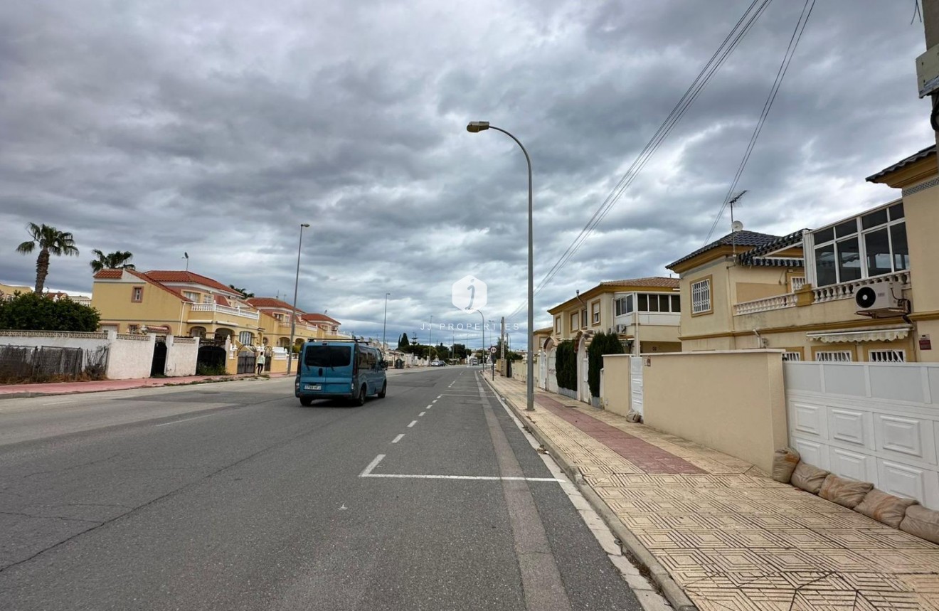 Resale - Bungalow -
Orihuela Costa - Los Almendros-la Florida