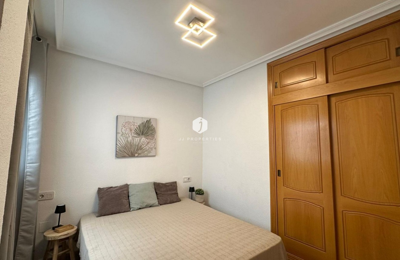 Resale - Apartment / flat -
Torrevieja - Estacion de autobuses