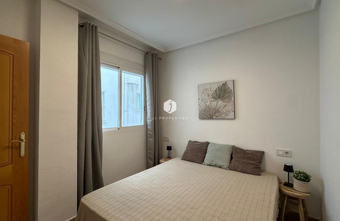 Resale - Apartment / flat -
Torrevieja - Estacion de autobuses