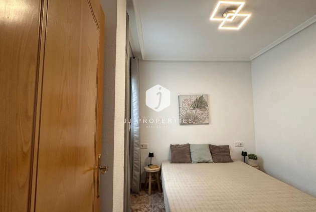 Resale - Apartment / flat -
Torrevieja - Estacion de autobuses