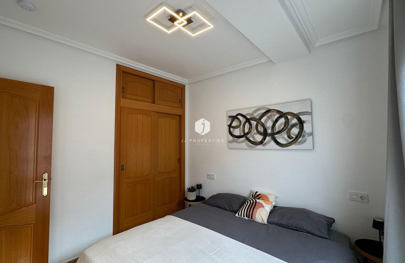 Resale - Apartment / flat -
Torrevieja - Estacion de autobuses