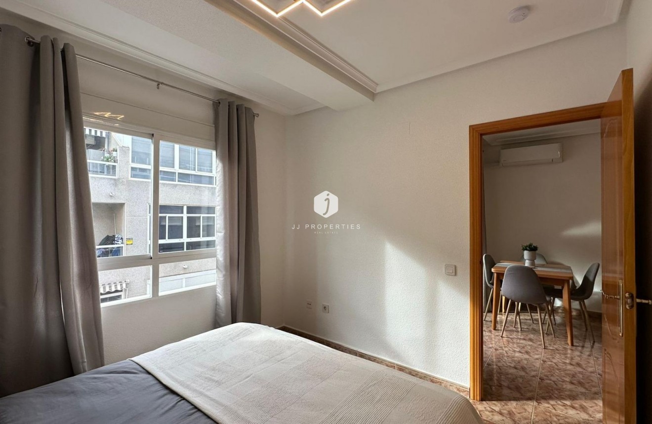 Resale - Apartment / flat -
Torrevieja - Estacion de autobuses