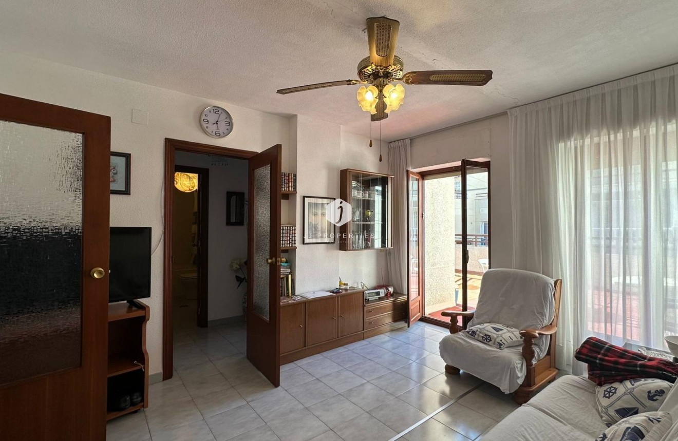 Aus zweiter Hand - Penthouse -
Torrevieja - Estacion de autobuses