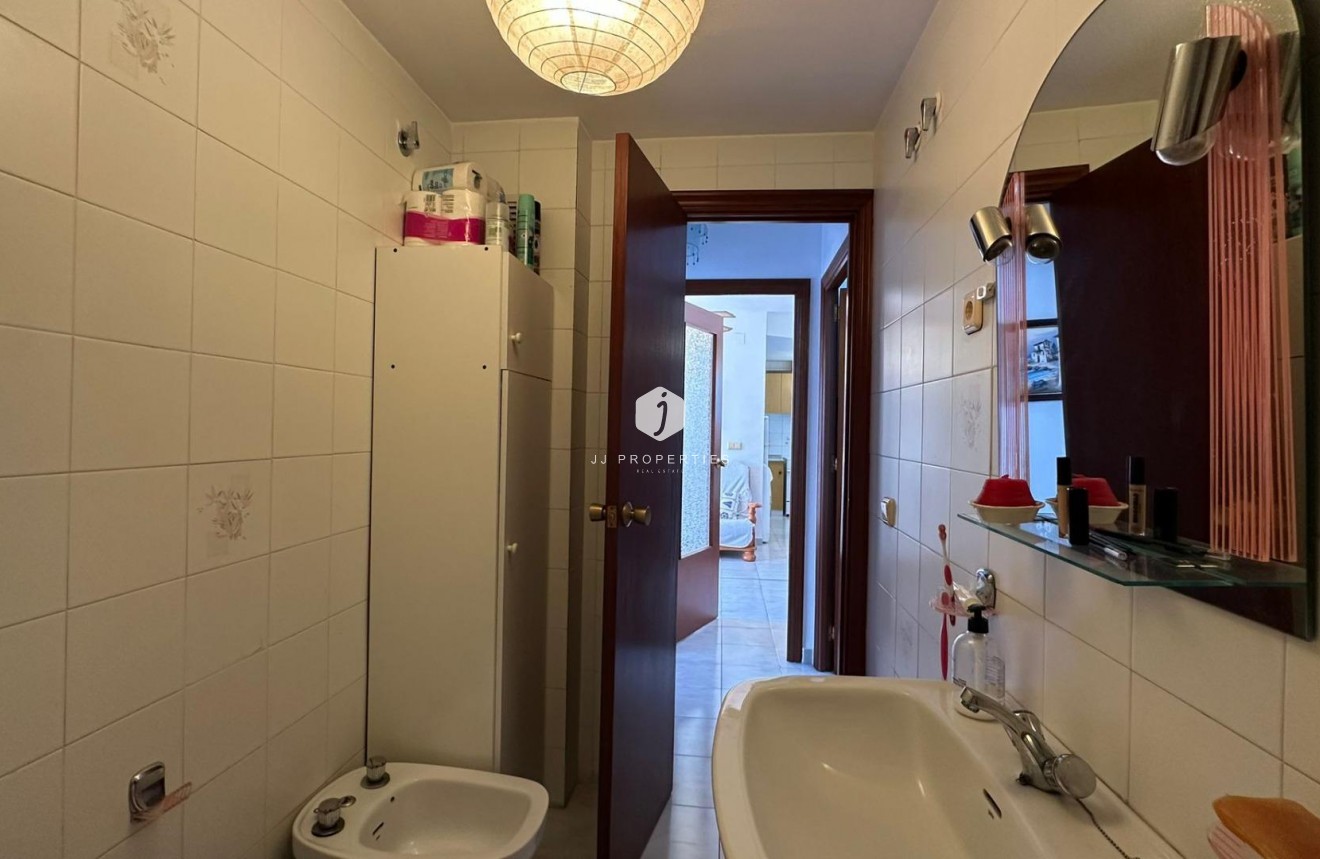 Aus zweiter Hand - Penthouse -
Torrevieja - Estacion de autobuses