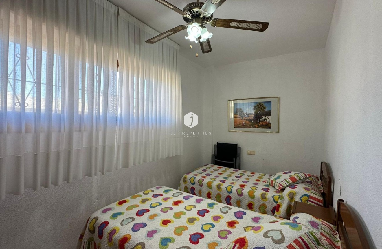 Aus zweiter Hand - Penthouse -
Torrevieja - Estacion de autobuses