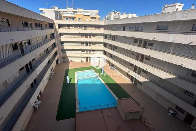 Aus zweiter Hand - Penthouse -
Torrevieja - Estacion de autobuses