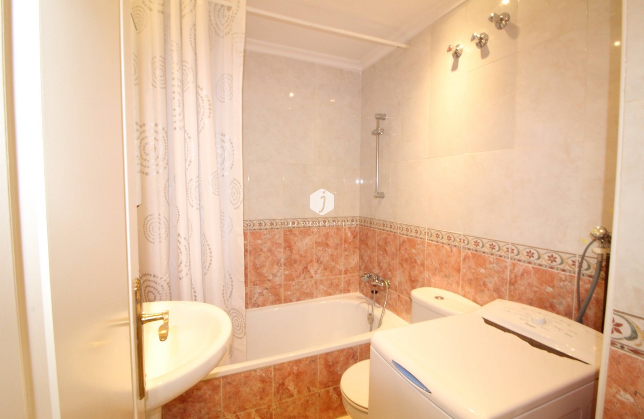 Z drugiej ręki - Mieszkanie w bloku -
Torrevieja - Centro