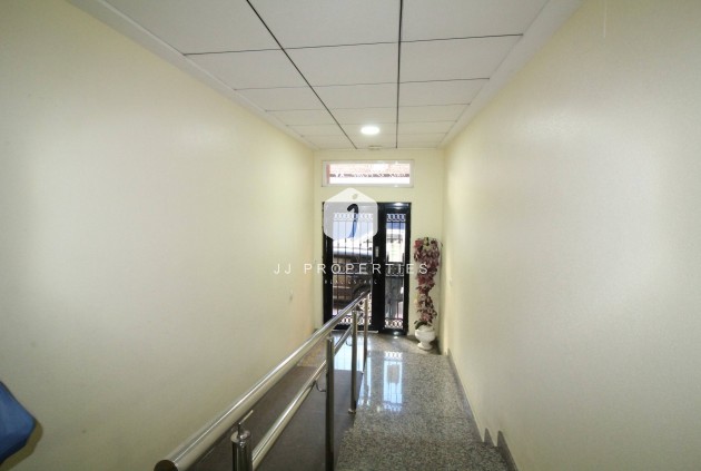 Z drugiej ręki - Mieszkanie w bloku -
Torrevieja - Centro