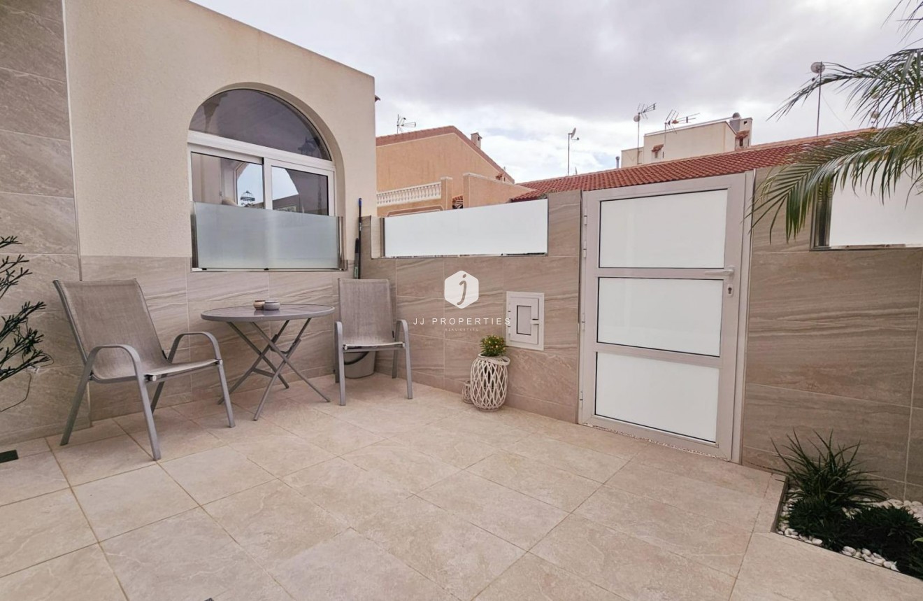 Resale - Duplex -
Torrevieja - La siesta