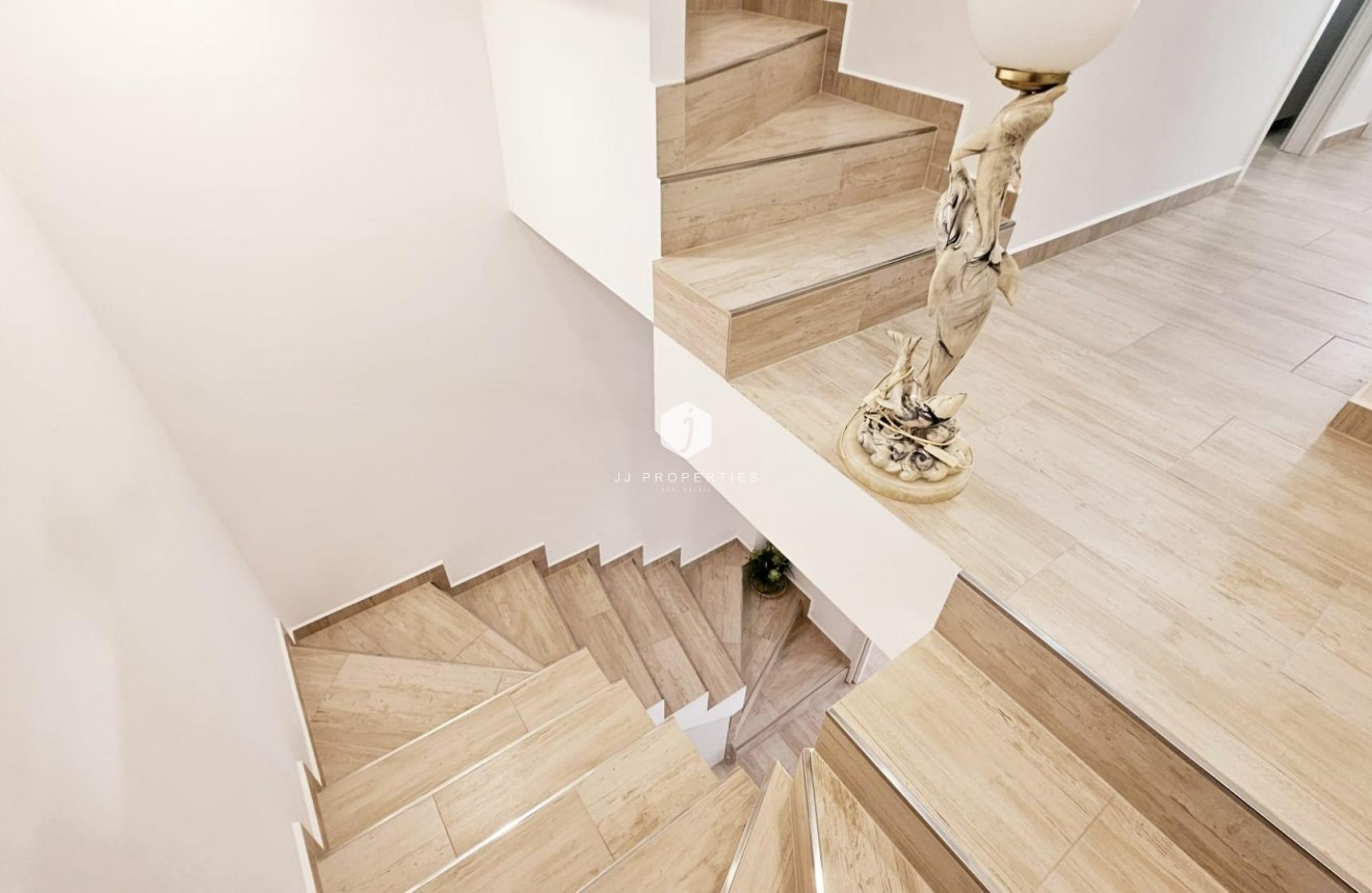 Resale - Duplex -
Torrevieja - La siesta