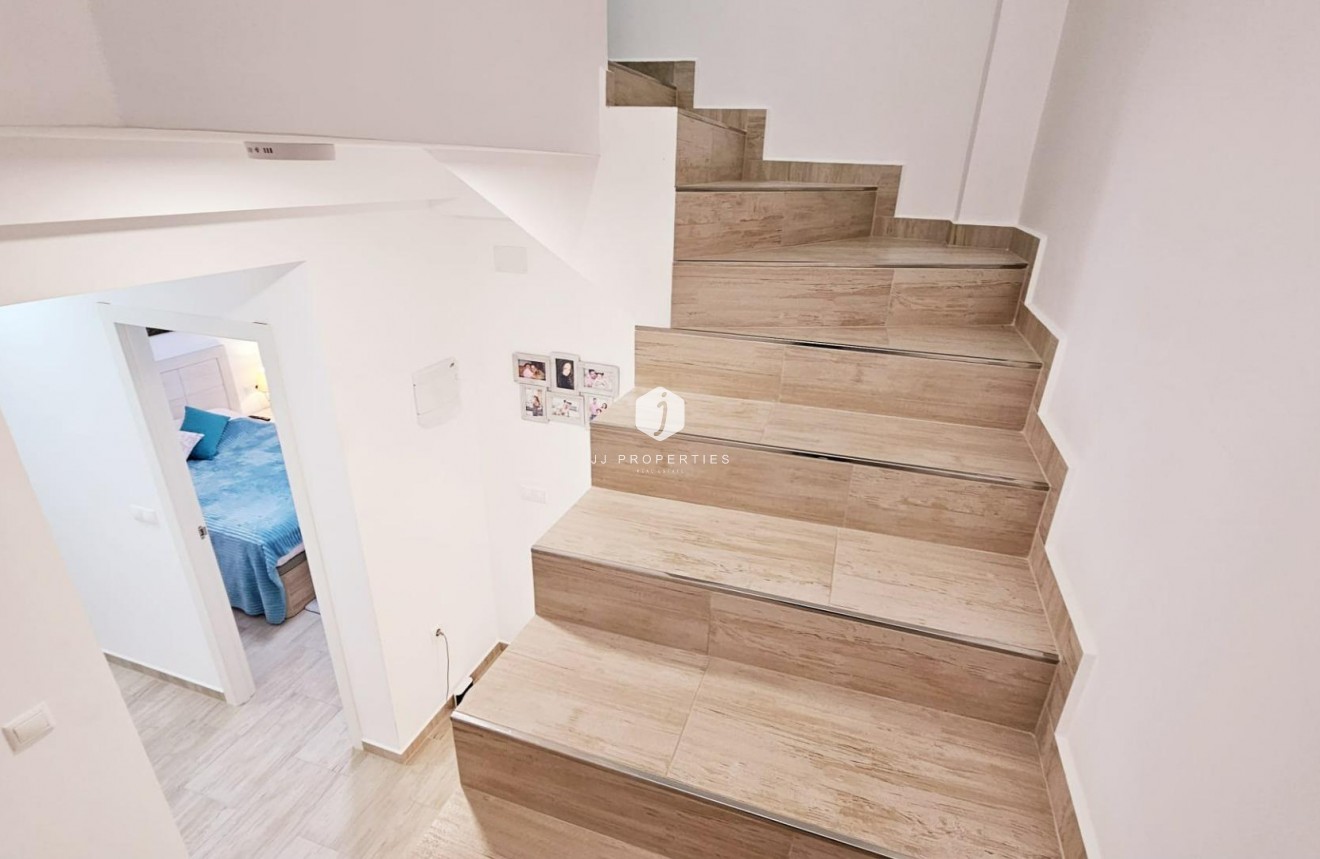 Resale - Duplex -
Torrevieja - La siesta
