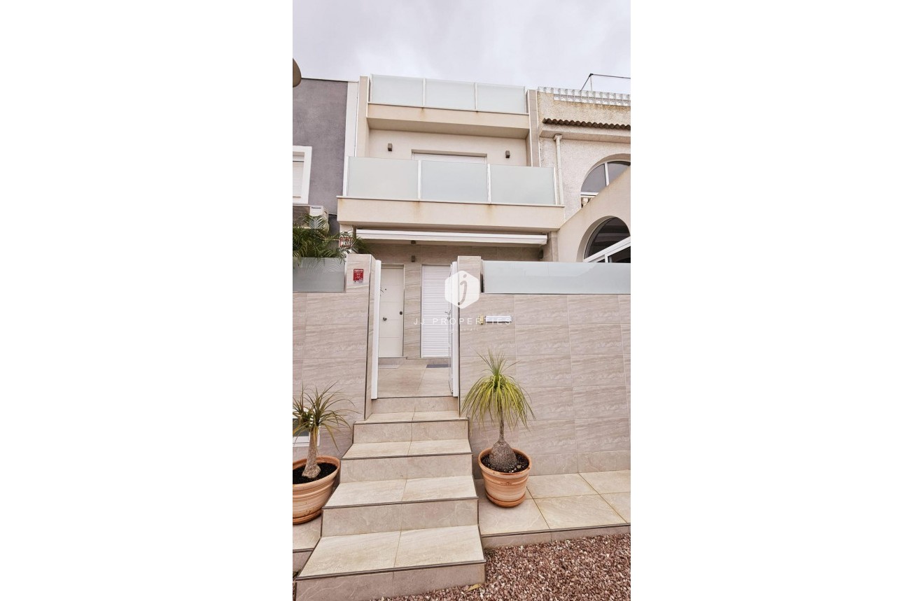 Resale - Duplex -
Torrevieja - La siesta