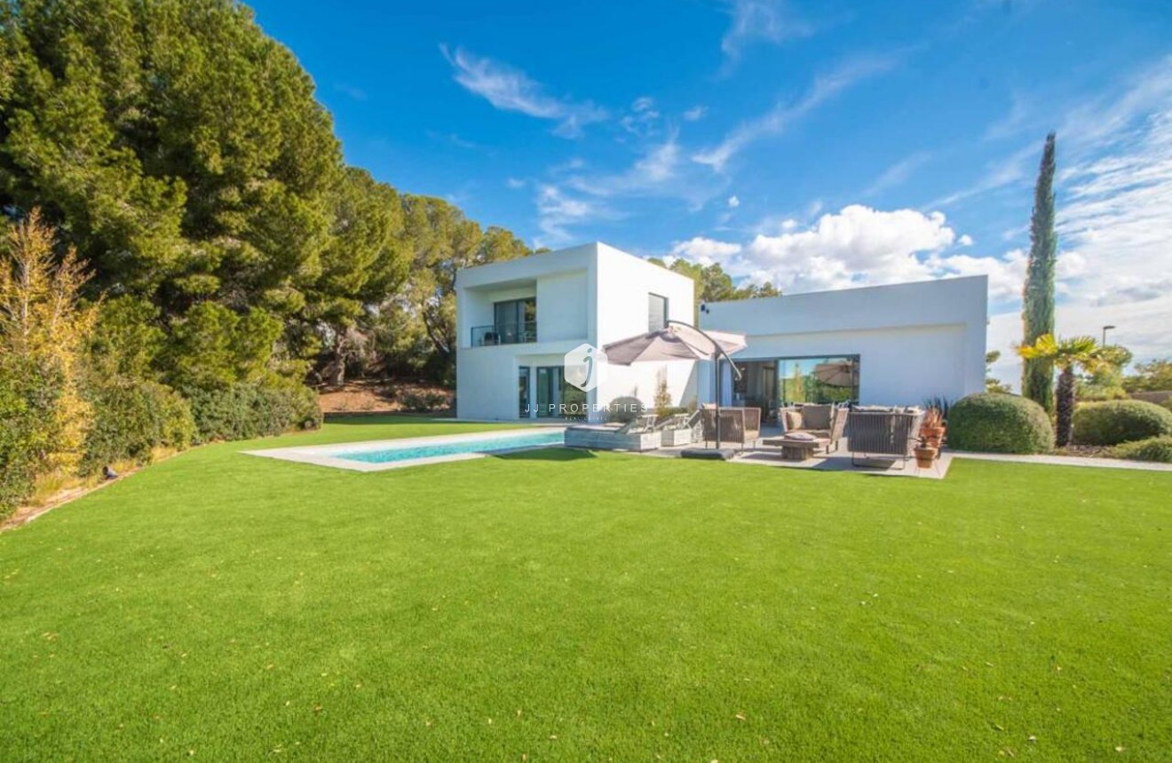 Resale - Villa -
Orihuela Costa - Costa Blanca