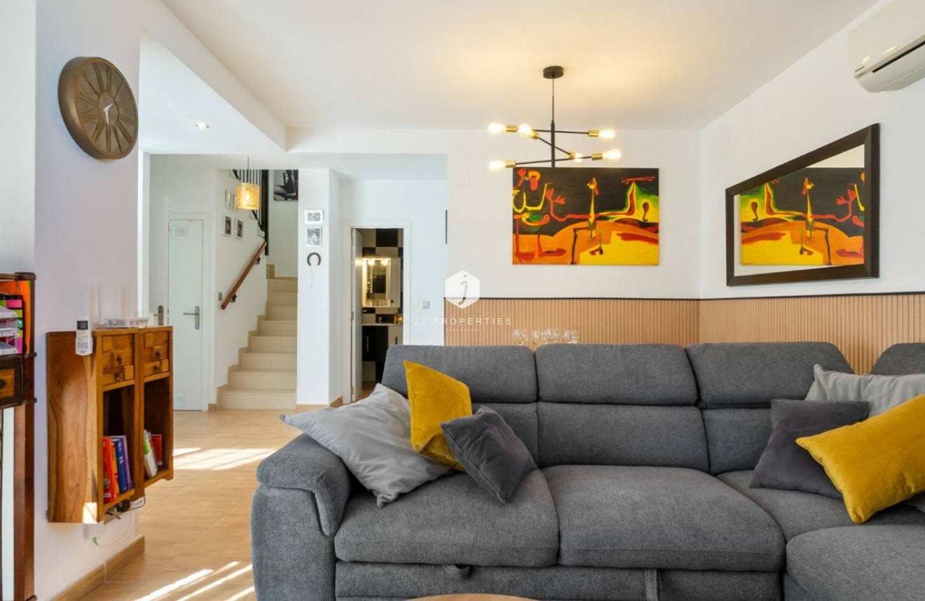 Resale - Chalet -
Orihuela Costa - Costa Blanca