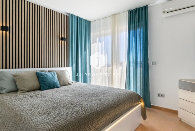 Resale - Chalet -
Orihuela Costa - Costa Blanca