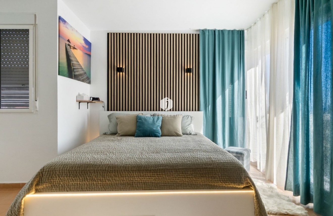 Resale - Chalet -
Orihuela Costa - Costa Blanca