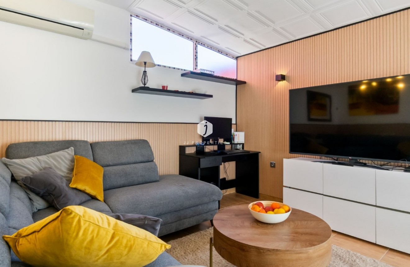 Resale - Chalet -
Orihuela Costa - Costa Blanca