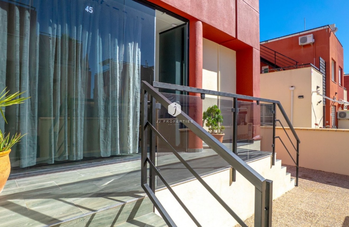 Resale - Chalet -
Orihuela Costa - Costa Blanca