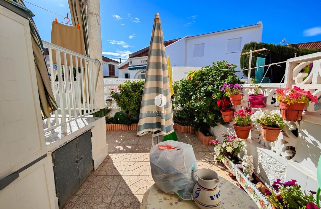 Resale - Chalet -
Torrevieja - Costa Blanca