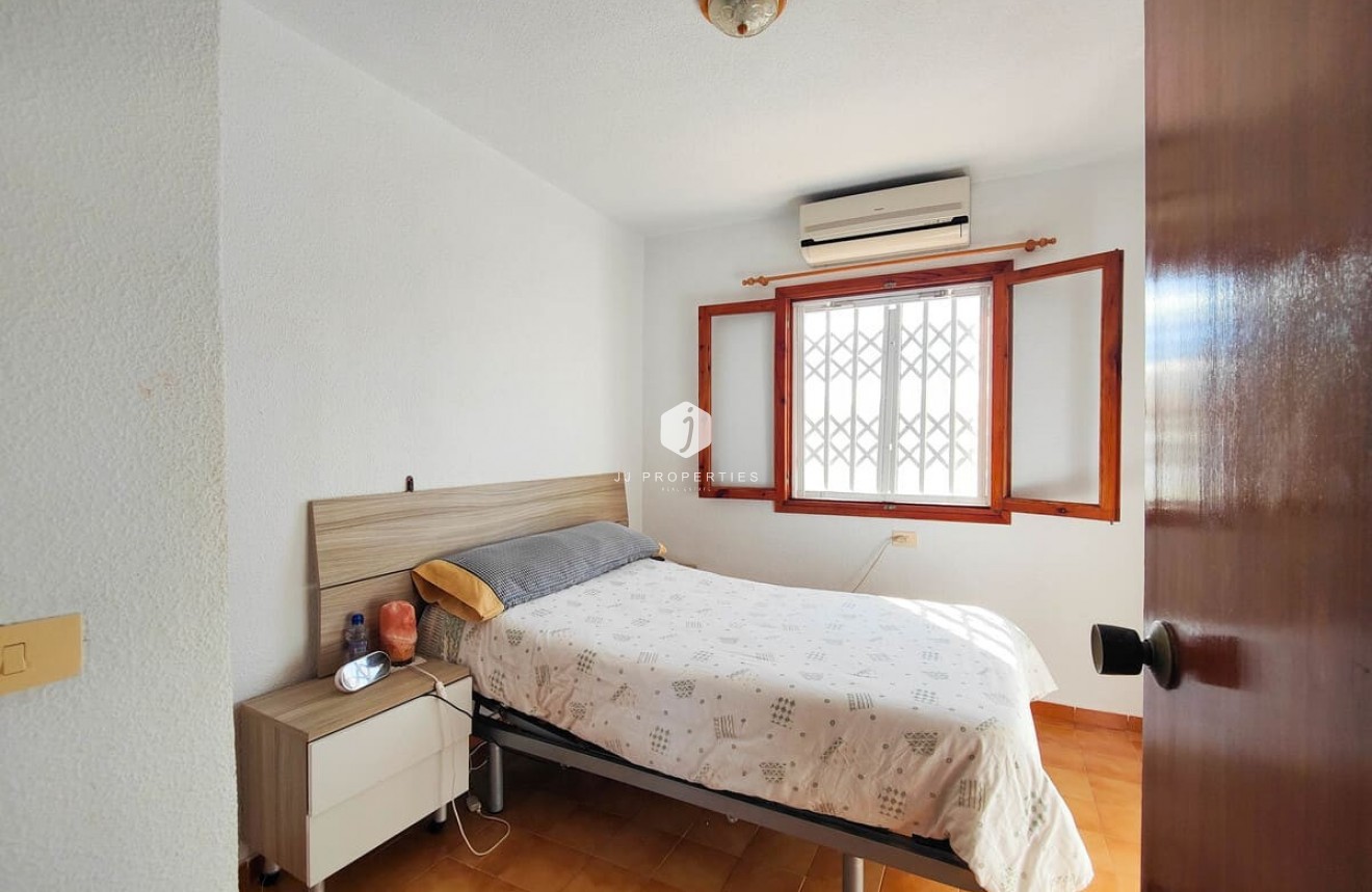 Resale - Chalet -
Torrevieja - Costa Blanca