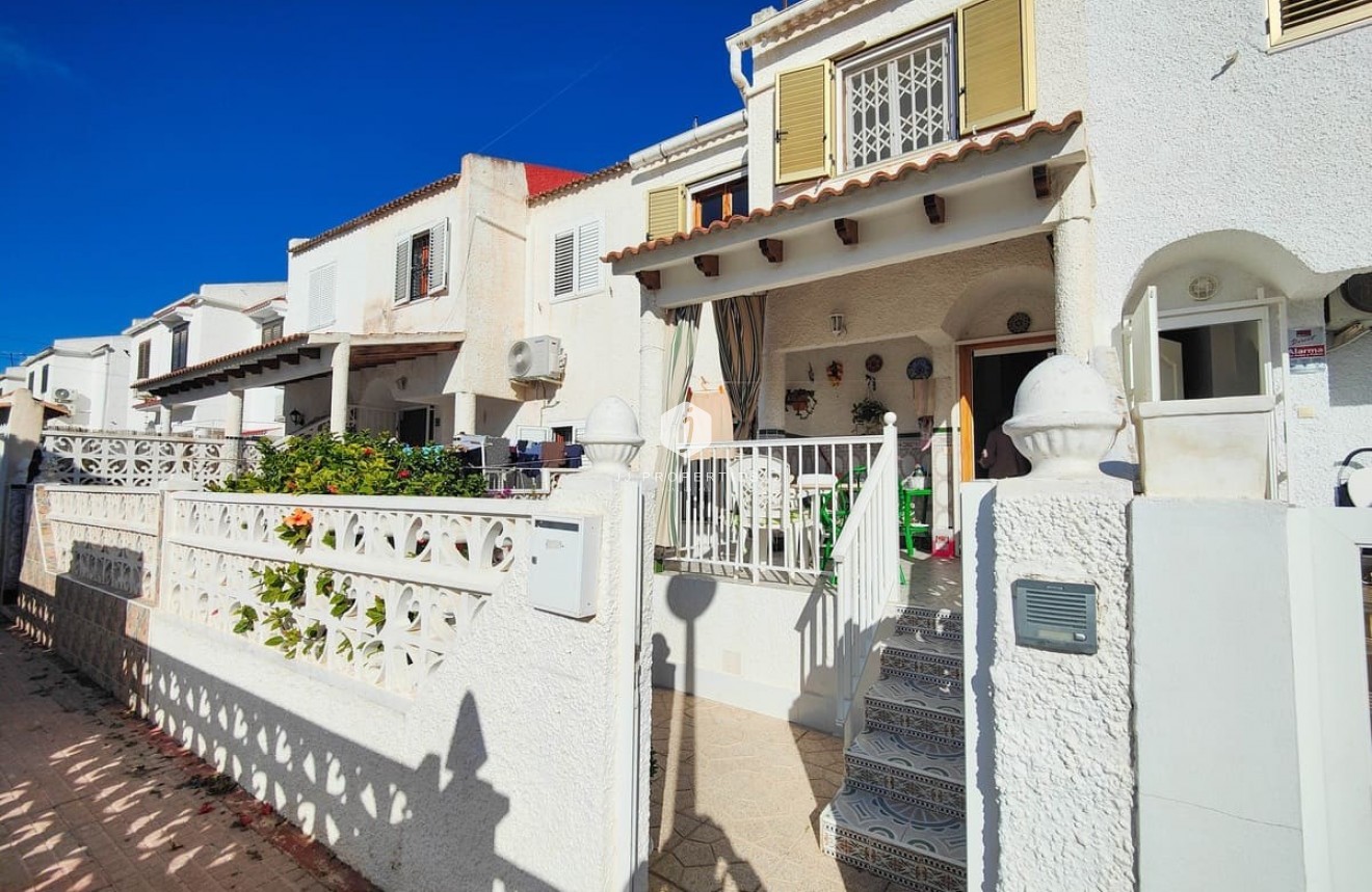 Resale - Chalet -
Torrevieja - Costa Blanca