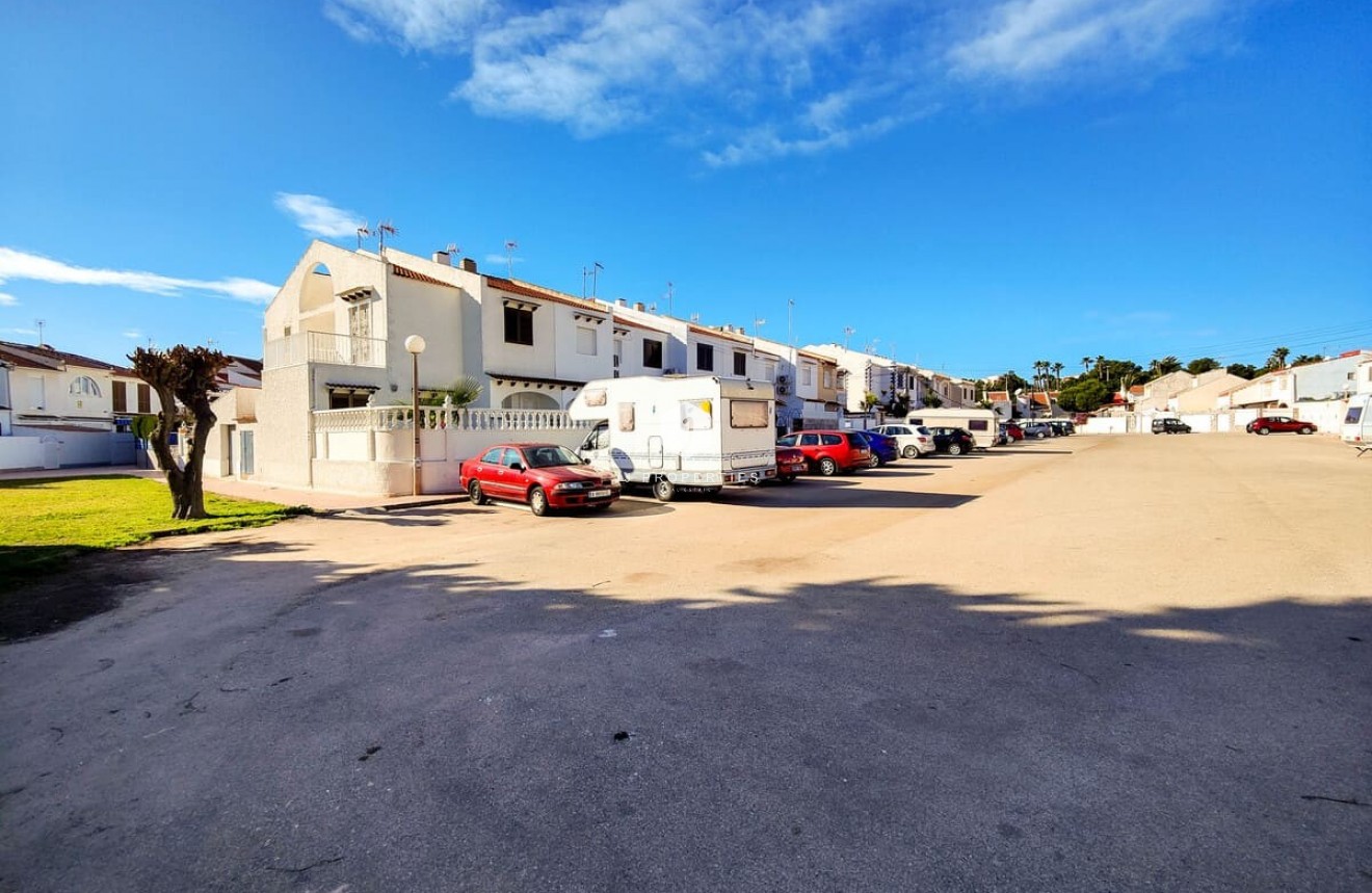 Resale - Chalet -
Torrevieja - Costa Blanca