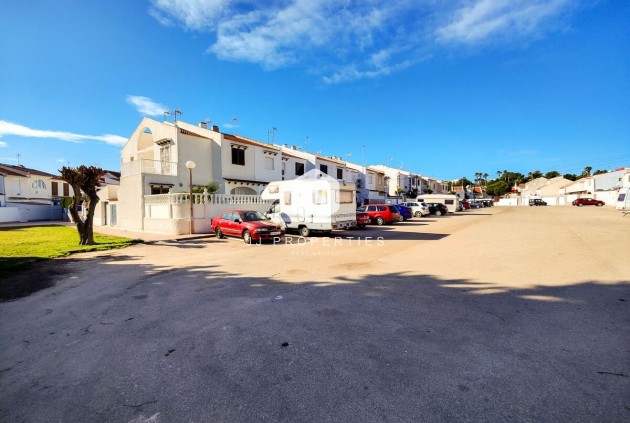 Resale - Chalet -
Torrevieja - Costa Blanca