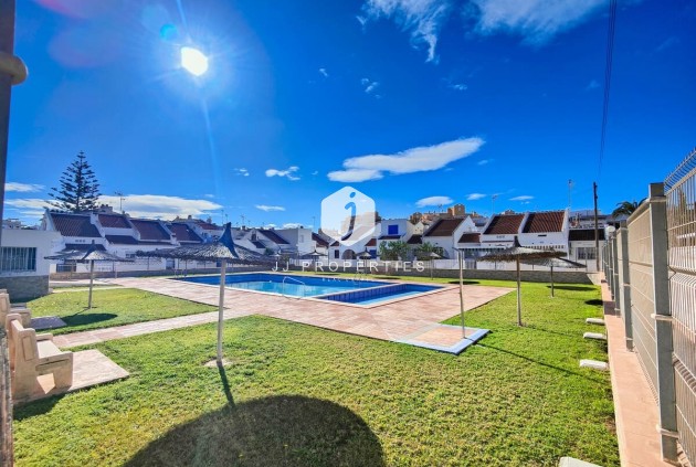 Resale - Chalet -
Torrevieja - Costa Blanca