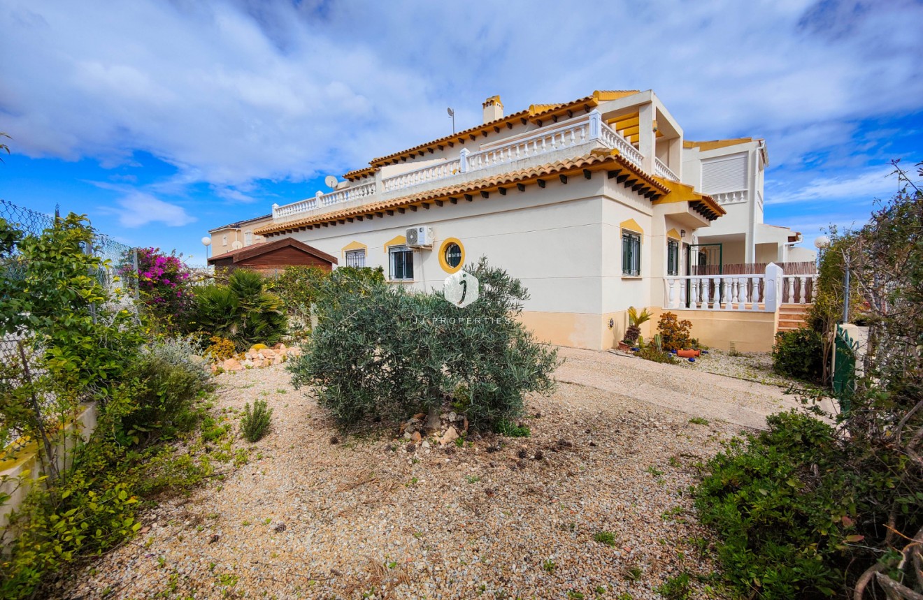 Resale - Chalet -
Orihuela Costa - Costa Blanca
