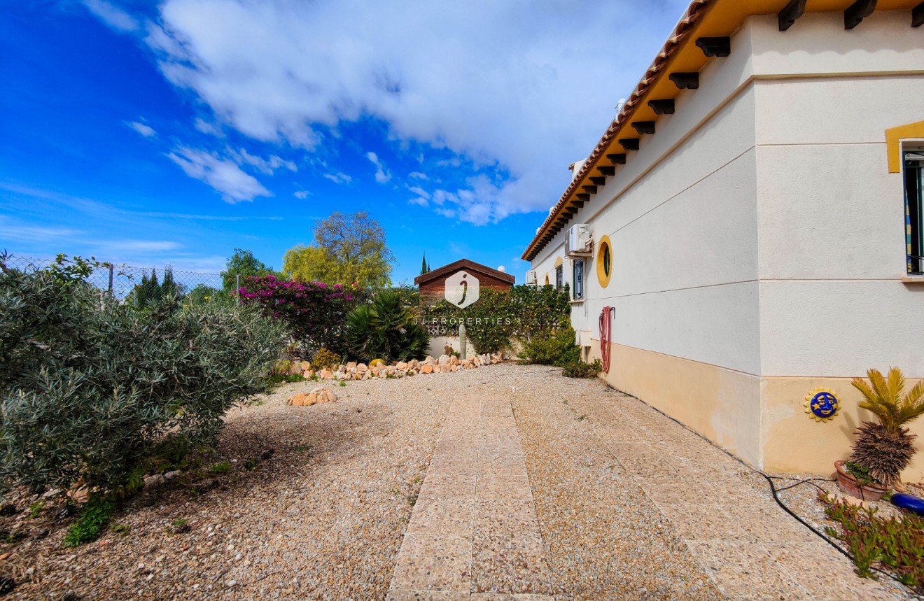 Resale - Chalet -
Orihuela Costa - Costa Blanca