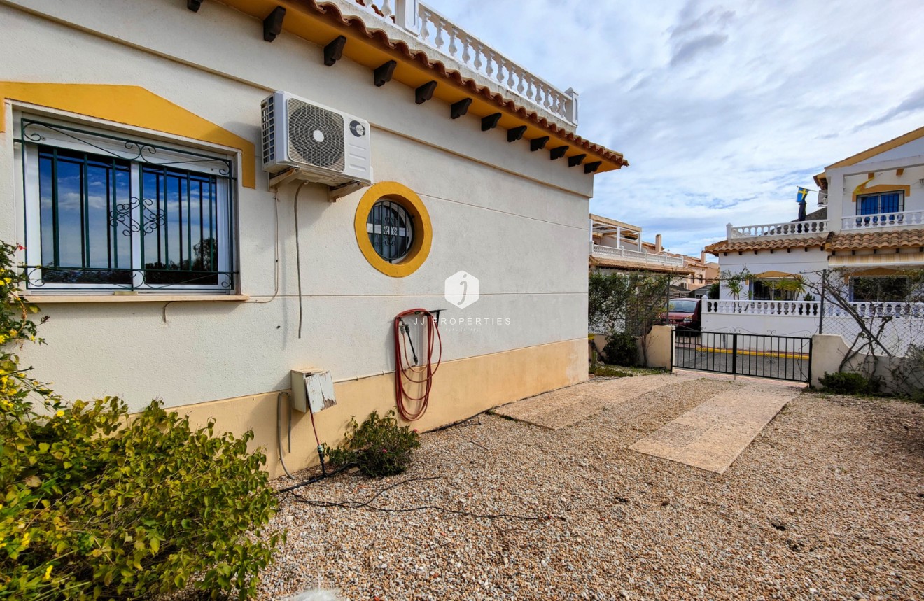Resale - Chalet -
Orihuela Costa - Costa Blanca
