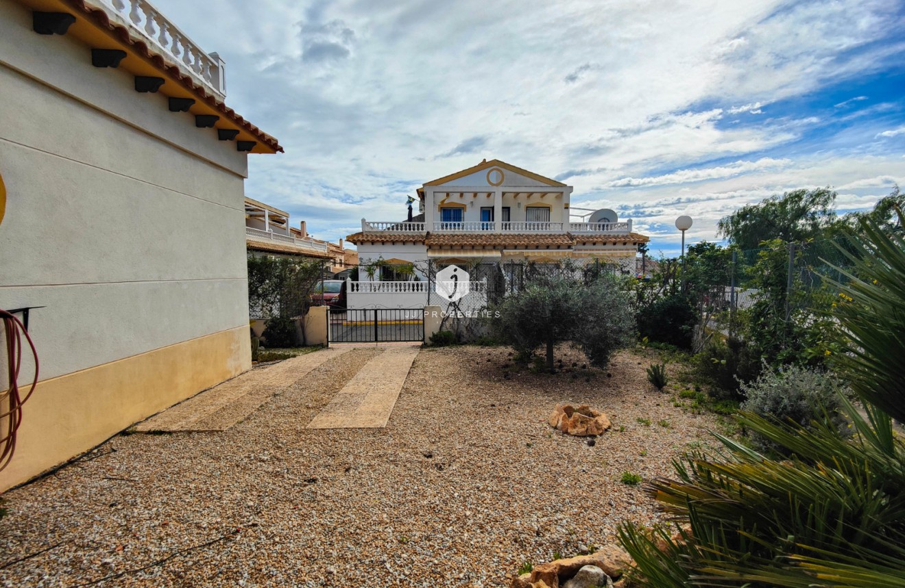 Resale - Chalet -
Orihuela Costa - Costa Blanca