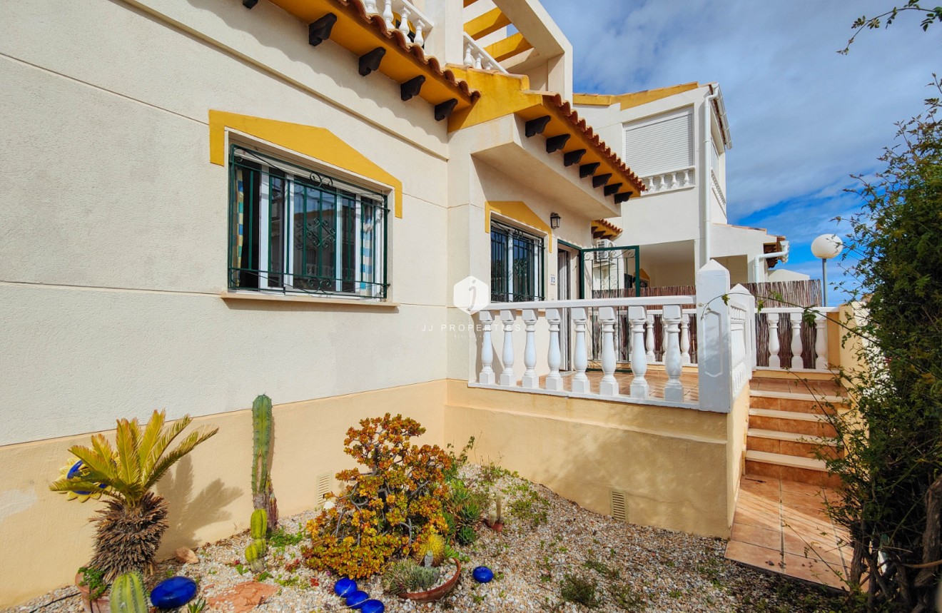 Resale - Chalet -
Orihuela Costa - Costa Blanca