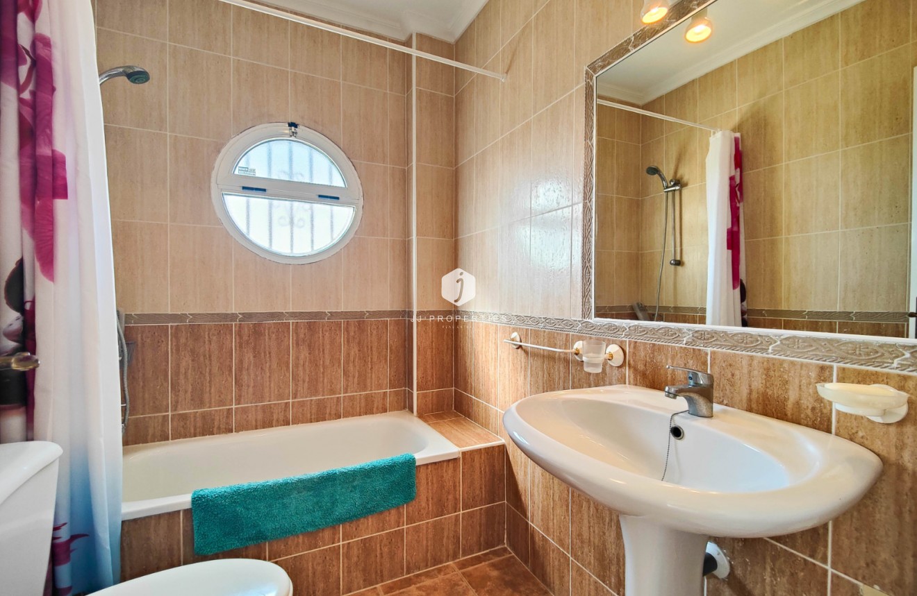 Resale - Chalet -
Orihuela Costa - Costa Blanca