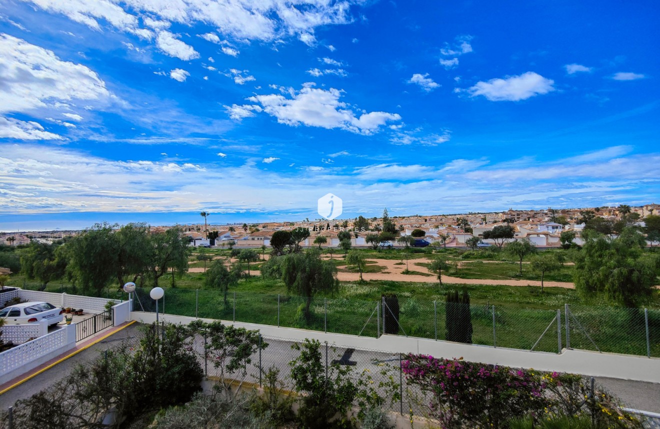 Resale - Chalet -
Orihuela Costa - Costa Blanca