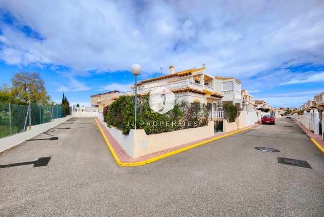 Resale - Chalet -
Orihuela Costa - Costa Blanca