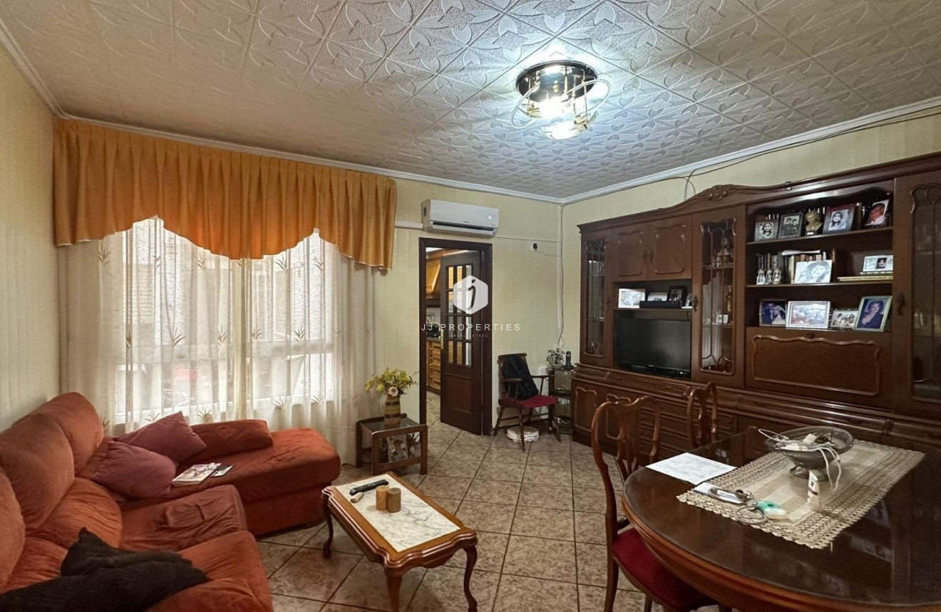 Resale - Apartment / flat -
Torrevieja - Estacion de autobuses