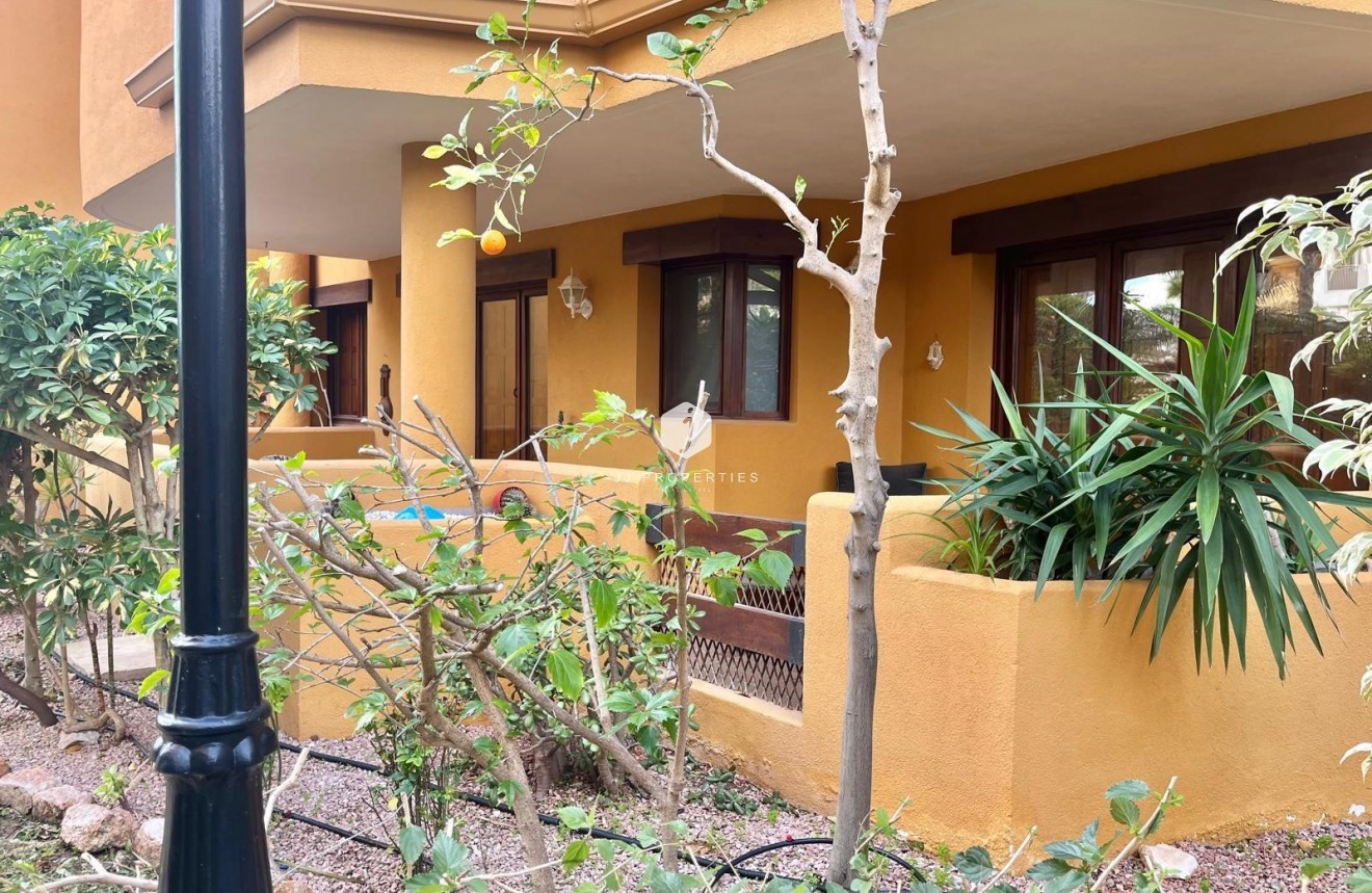 Resale - Bungalow -
Torrevieja - Punta prima