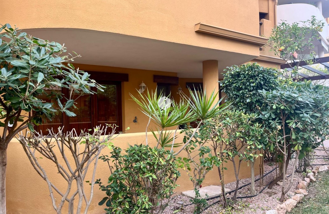 Resale - Bungalow -
Torrevieja - Punta prima